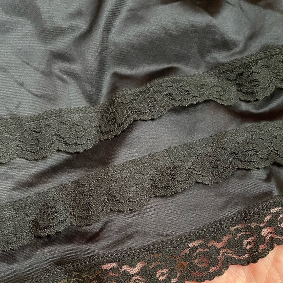 Vintage Black Slip with Lace Trim Hem XL - Picture 6 of 7